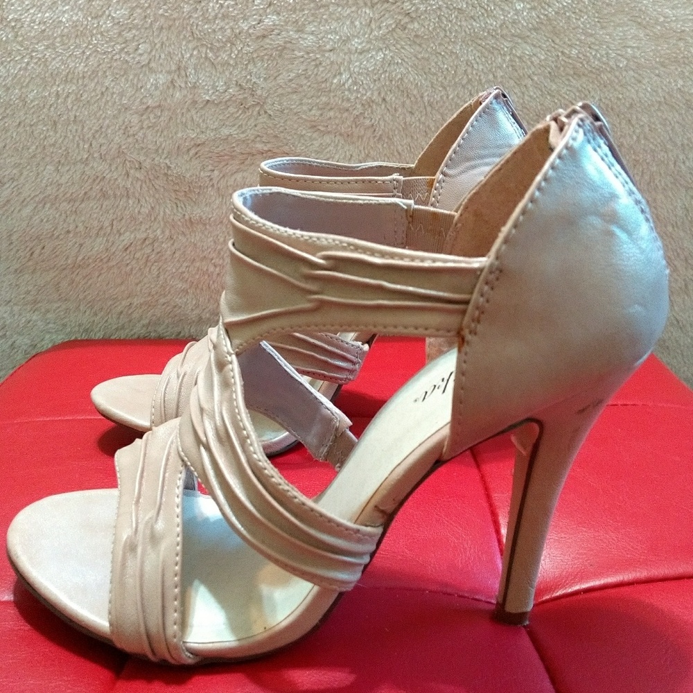Beautiful Paprika's heels